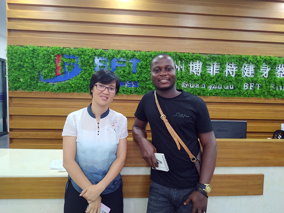 Nigerian customers come to China to import fitness equipment. And praised the quality of our fitness equipment
