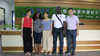 Tanzanian customers come to China to import fitness equipment