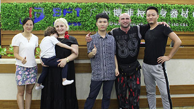 Australian customers come to China to buy treadmills