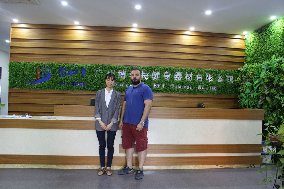 Iraqi Customers Import Gym Equipment From China