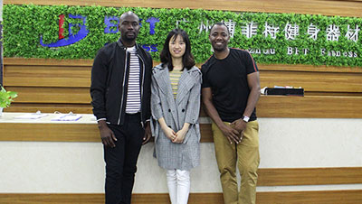 Togolese customers come to China to buy treadmills