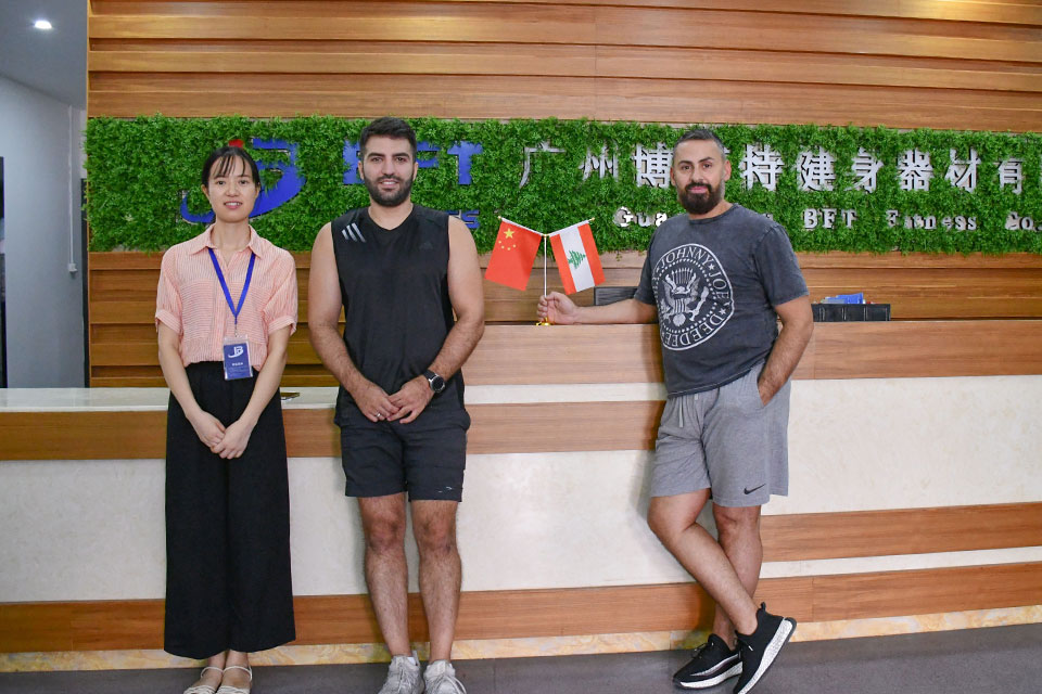 Lebanese customers import gym equipment from China 