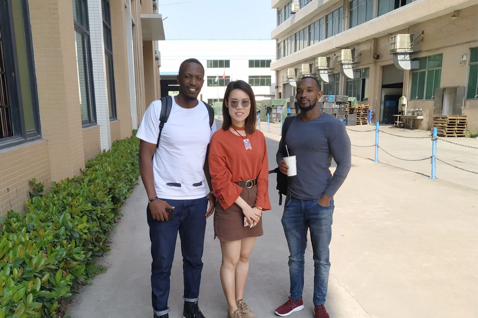 Rwandan buy China gym equipment