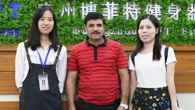 Saudi customers come to China to purchase gym instrument