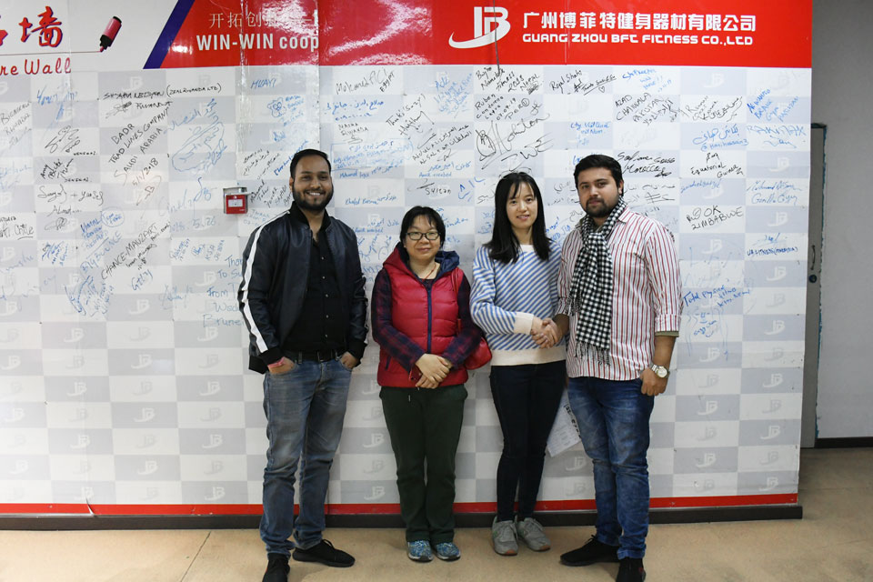 Indian Customers Buy Gym Rquipment