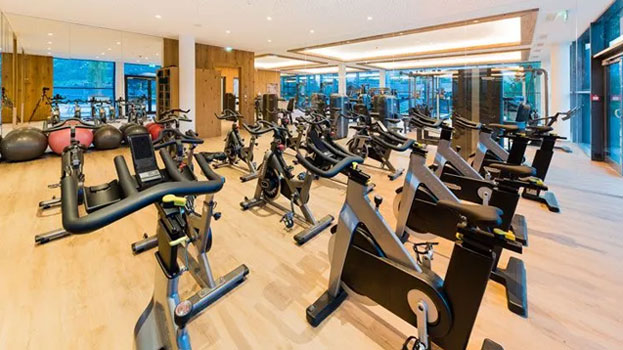 What are the advantages of commercial fitness equipment?
